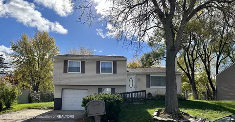 3929 Bridgeport Dr, Lansing, MI 48911