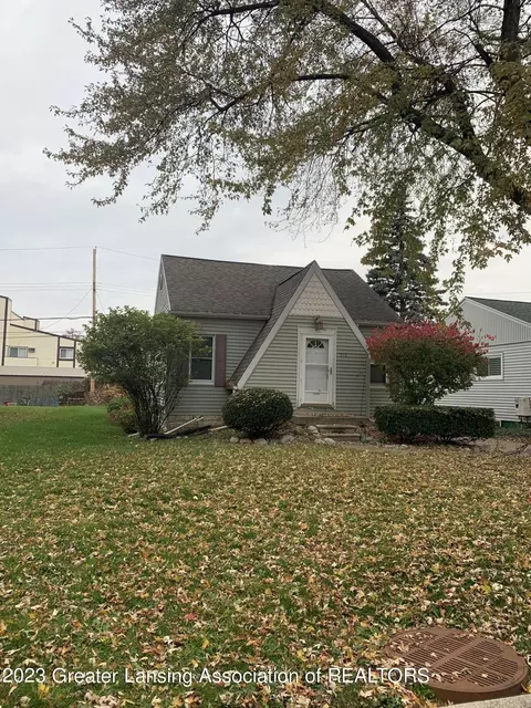 517 Iris Ave, Lansing, MI 48917
