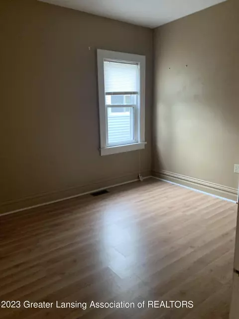 517 Iris Ave, Lansing, MI 48917 photo 7