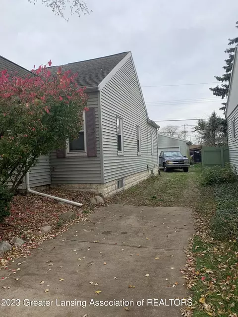 517 Iris Ave, Lansing, MI 48917 photo 2