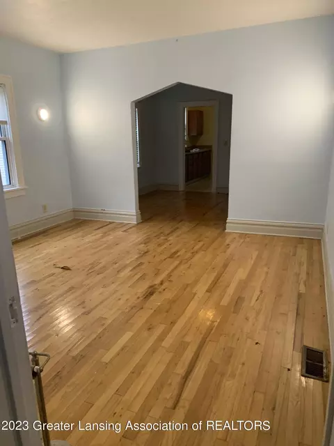 517 Iris Ave, Lansing, MI 48917 photo 8
