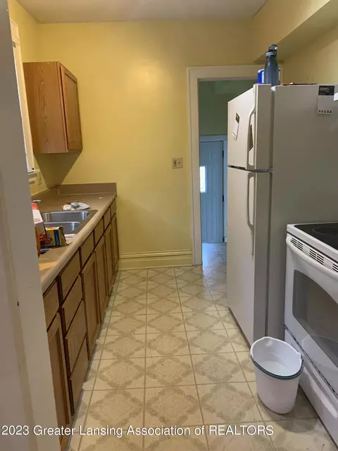 517 Iris Ave, Lansing, MI 48917 photo 5