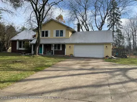 1250 E Twinbrook Dr, Dewitt, MI 48820