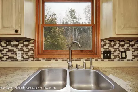 14929 Nichols Rd, Bath, MI 48808 photo 25