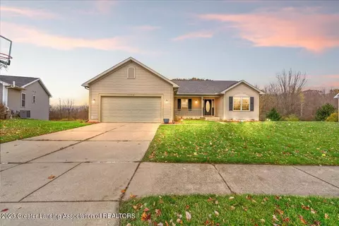 3696 Danbridge Dr, Lansing, MI 48906
