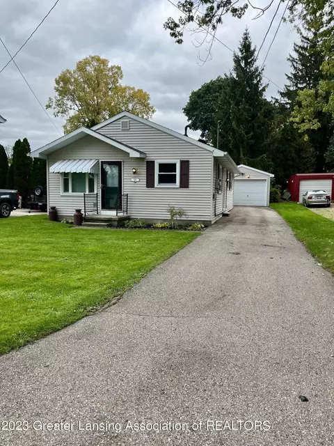 224 Bon Air St, Lansing, MI 48917