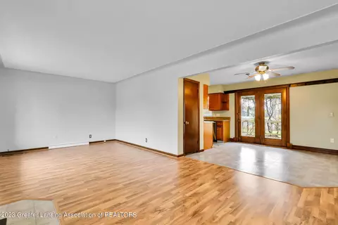 237 Theo Ave, Lansing, MI 48917 photo 4