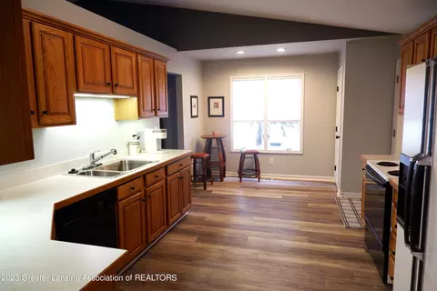 604 White Pine Blvd, Lansing, MI 48917 photo 6