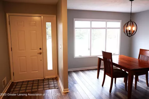 604 White Pine Blvd, Lansing, MI 48917 photo 3
