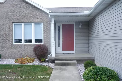 604 White Pine Blvd, Lansing, MI 48917 photo 2