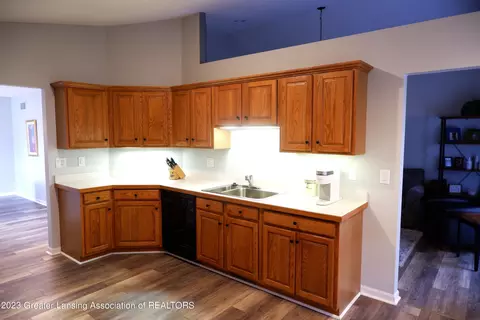 604 White Pine Blvd, Lansing, MI 48917 photo 8