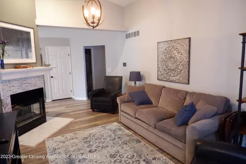604 White Pine Blvd, Lansing, MI 48917 photo 9