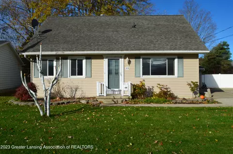 919 N Oakland St, Saint Johns, MI 48879