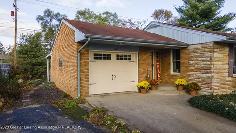 1322 Haslett Rd, Haslett, MI 48840 photo 3