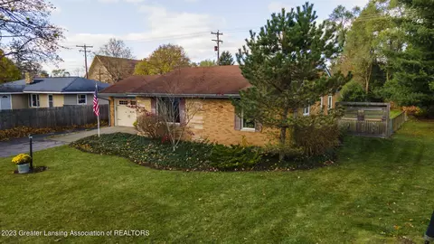 1322 Haslett Rd, Haslett, MI 48840 photo 2