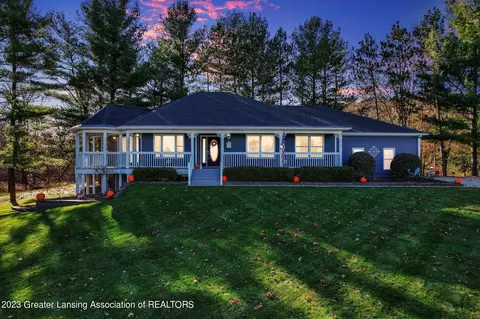 7640 W Hidden Lakes Dr, Perry, MI 48872