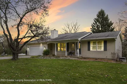 14731 Peacock Rd, East Lansing, MI 48823