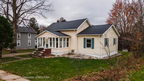 631 N Putnam St, Williamston, MI 48895