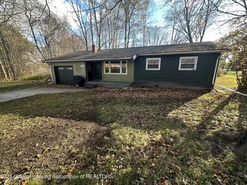 4821 Lakeside Dr, Perrinton, MI 48871