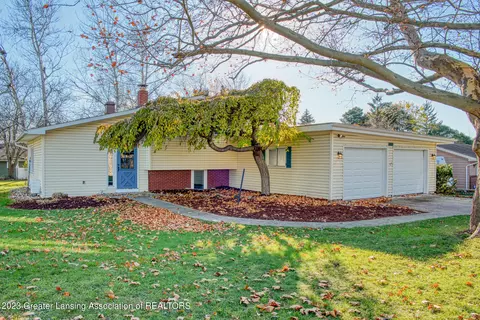 635 Ridgeview Dr, Corunna, MI 48817