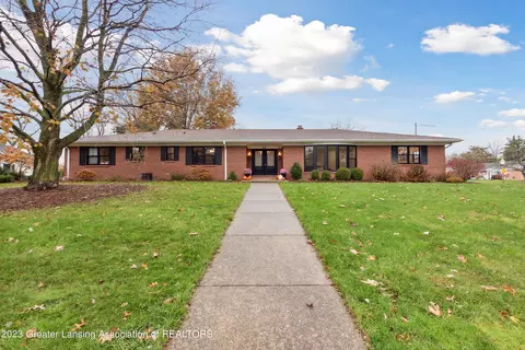 731 Applegate Ln, East Lansing, MI 48823