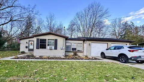 938 Division St, Owosso, MI 48867 photo 4