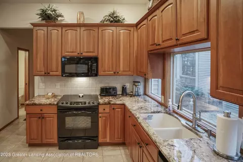 7864 Ashbrook Dr, Haslett, MI 48840 photo 23