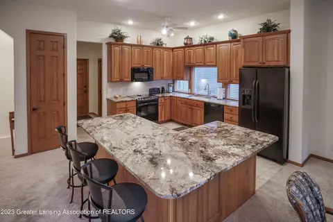 7864 Ashbrook Dr, Haslett, MI 48840 photo 18
