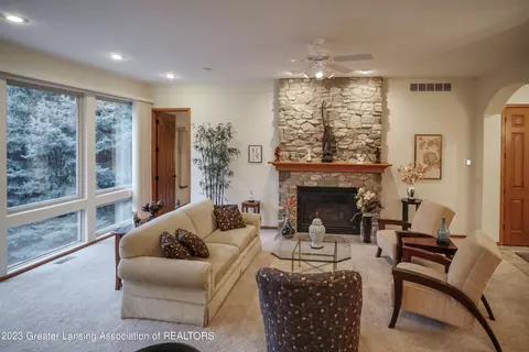 7864 Ashbrook Dr, Haslett, MI 48840 photo 11