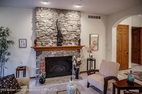 7864 Ashbrook Dr, Haslett, MI 48840 photo 16