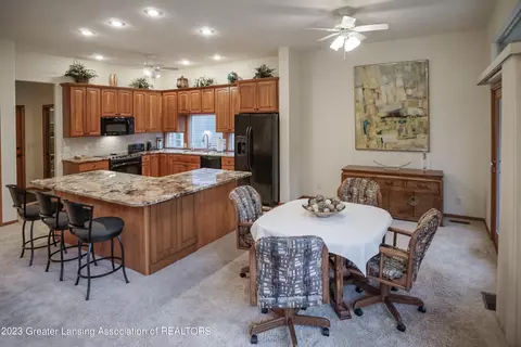 7864 Ashbrook Dr, Haslett, MI 48840 photo 15
