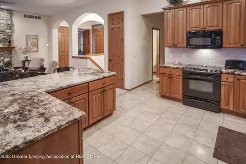 7864 Ashbrook Dr, Haslett, MI 48840 photo 20