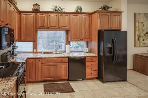 7864 Ashbrook Dr, Haslett, MI 48840 photo 21