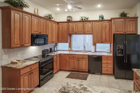 7864 Ashbrook Dr, Haslett, MI 48840 photo 22