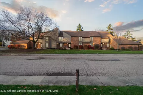 1813 Burrwood Cir #4, East Lansing, MI 48823
