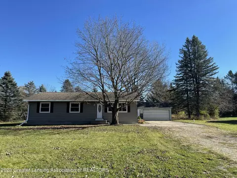 13401 Nelson St, Bath, MI 48808