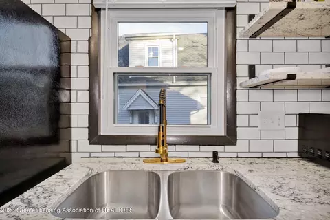 215 E Rouse St, Lansing, MI 48910 photo 16