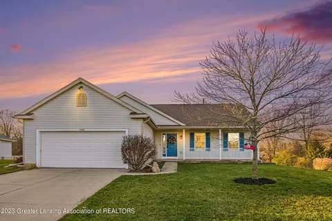 13586 Hunters Xing, Bath, MI 48808