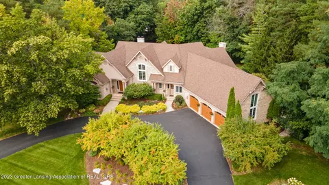2448 Pine Hollow Dr, East Lansing, MI 48823