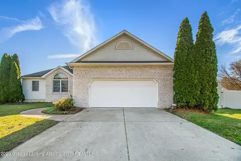 702 E Knight St, Eaton Rapids, MI 48827