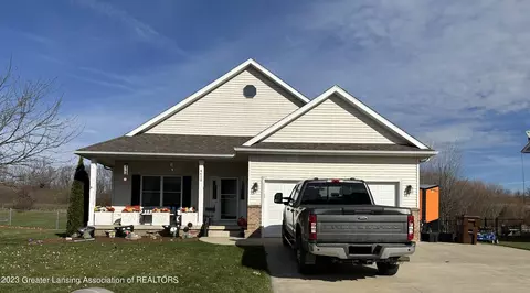4610 Sunset Dr, Potterville, MI 48876