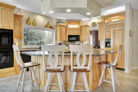 Kitchen - 406 W Spring Meadows Ln, Dewitt, MI 48820 photo 5 of 9