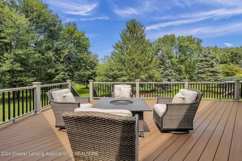 Exterior - 406 W Spring Meadows Ln, Dewitt, MI 48820 photo 7 of 7