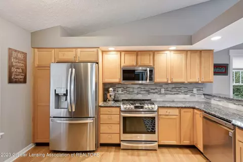 4176 Hamlet Cv #15, Bath, MI 48808 photo 6