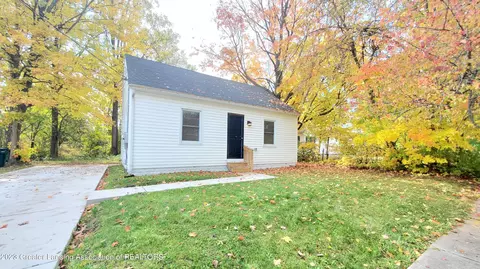 927 Pierce Rd, Lansing, MI 48910