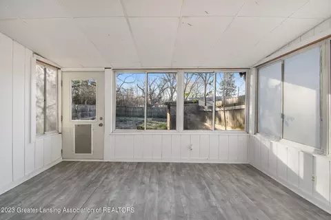 2010 E Cavanaugh Rd, Lansing, MI 48910 photo 5