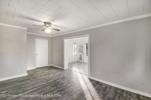 2010 E Cavanaugh Rd, Lansing, MI 48910 photo 4