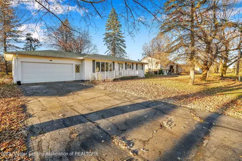 1389 Mayfield Dr, Lansing, MI 48906 photo 4