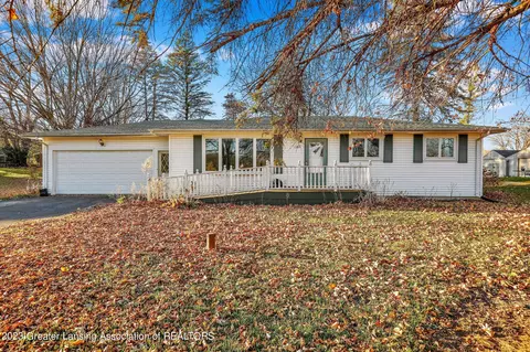1389 Mayfield Dr, Lansing, MI 48906 photo 3