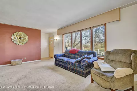1389 Mayfield Dr, Lansing, MI 48906 photo 10